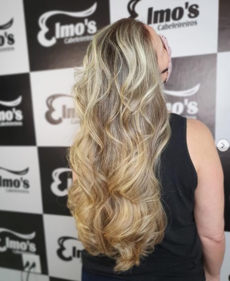 Loiro longo com ondas e mechas no Elmo's Cabeleireiros Valinhos